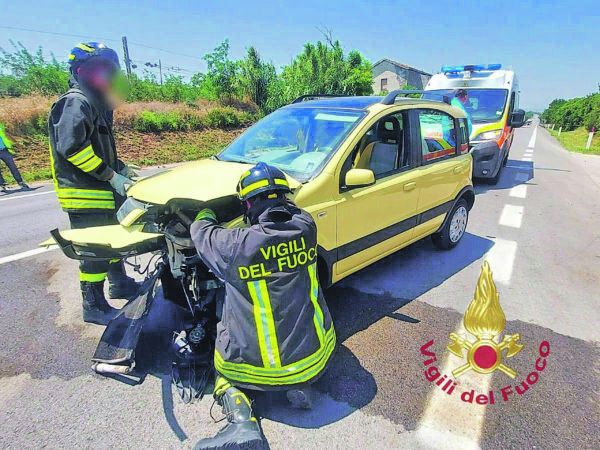 Scontro Tra Due Auto Sulla Statale Fra I Feriti Due Bambini