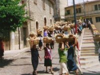 A Gildone la processione del pane