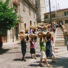 A Gildone la processione del pane