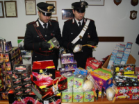 Blitz in un magazzino. Sequestrati botti illegali