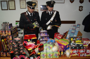 Blitz in un magazzino. Sequestrati botti illegali
