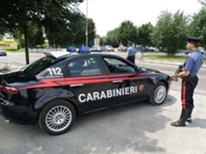 Campobasso: pistola in pugno tentano di rapinare un kebabaro, due giovanissimi in manette