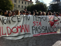 Studenti in piazza contro i tagli alla scuola