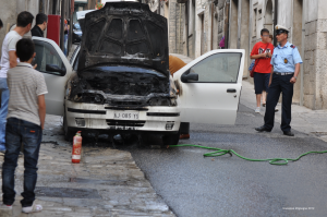 Riccia, auto a gas prende fuoco