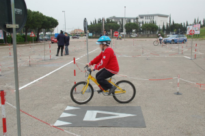 Progetto educazione stradale, bambini in piazza per le prove pratiche