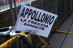Lo striscione per Appo