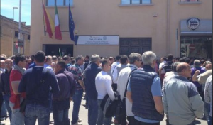 Termini Imerese, ex operai Fiat occupano l’Agenzia delle Entrate