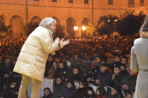 Grillo sfratta tutti: mandiamoli a casa