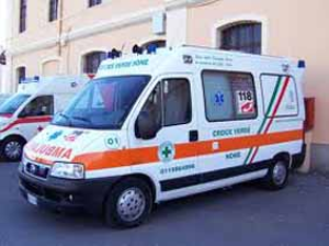 Venafro, chiama il 118 e aggredisce sanitari