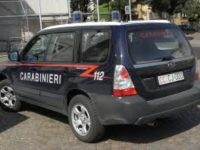 Pistole, munizioni e coltello in auto: 38enne nei guai