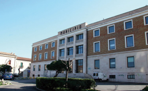 Termoli, per il 2 giugno facciata del municipio ‘tricolore’