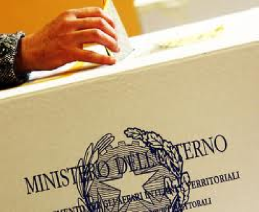 Intenzioni di voto, Pdl resta primo partito ma in calo