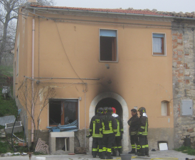 Tragedia a Spinete, muore carbonizzato
