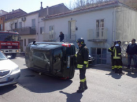 Termoli. Auto si ribalta sulla fiancata, illeso il conducente