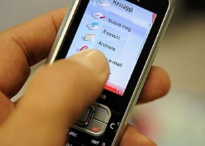 Ricettazione di cellulare rubato, denunciati due rumeni