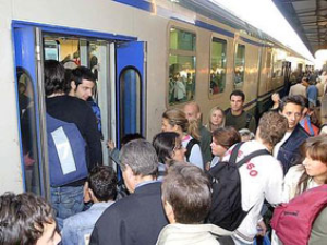 Velardi chiede treni più capienti in occasione delle festività