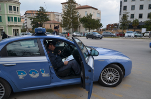 Bloccati al Cardarelli tre venditori abusivi