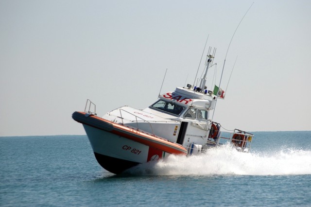 Barca in avaria, la Guardia costiera salva sei diportisti alla deriva