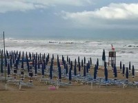 Spiagge in calo anche ad agosto, a Termoli il 30% di presenze in meno