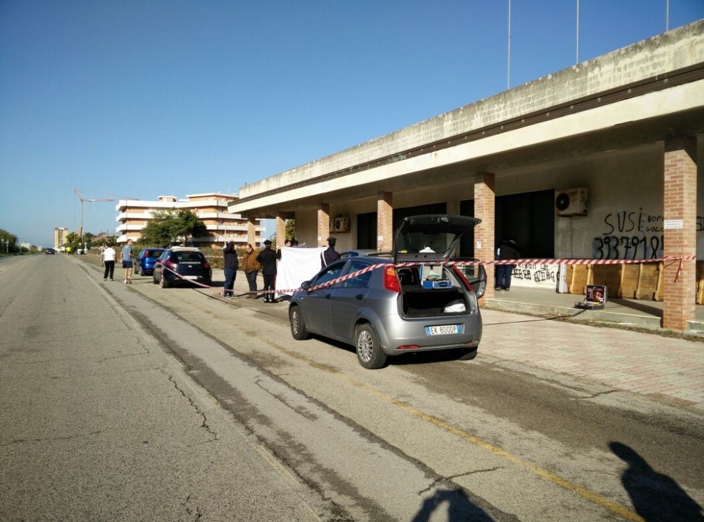 Anziano si toglie la vita in auto con un colpo d’arma da fuoco al volto