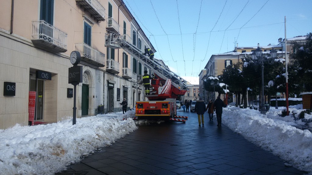 Neve, notte di sgombero per la Sea