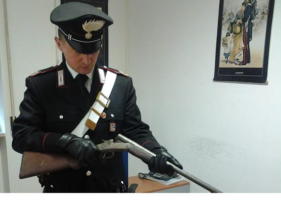 Maltrattamenti in famiglia, sequestrato il fucile ad un 45enne