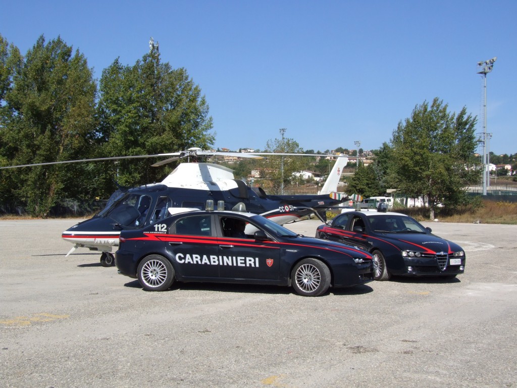 Controlli dall’alto con l’elicottero dei carabinieri arrivato da Bari