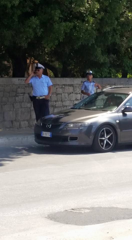 Incrocio di via San Giovanni-via delle Frasche… arrivano i vigili