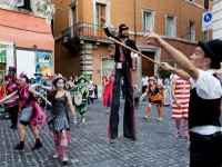 Artisti di strada in festival a Mirabello