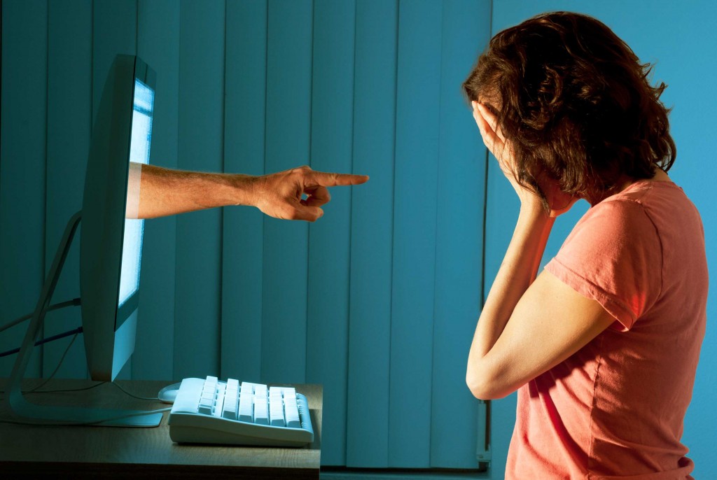 Cyberbullismo e devianze, la Polizia incontra gli studenti della provincia pentra