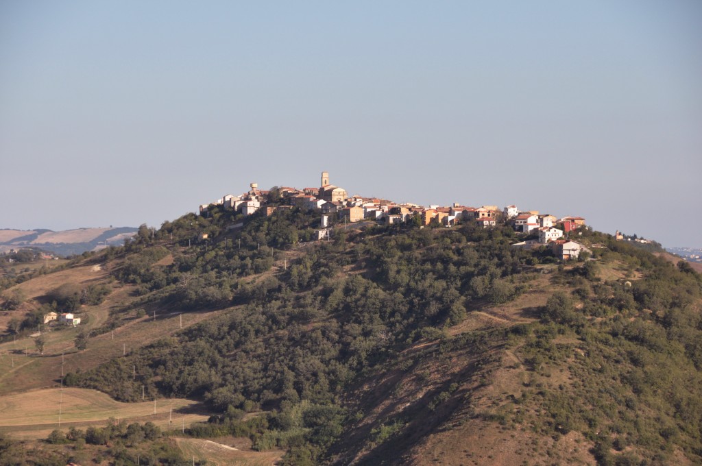 Proiettile nella bacheca del Municipio, atto intimidatorio a Tavenna