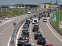 Traffico intenso sulla A4 Venezia-Trieste, oggi, sabato 9 agosto 2014. La sala radio di Autovie Venete Foto Ufficio Stampa Autovie Venete