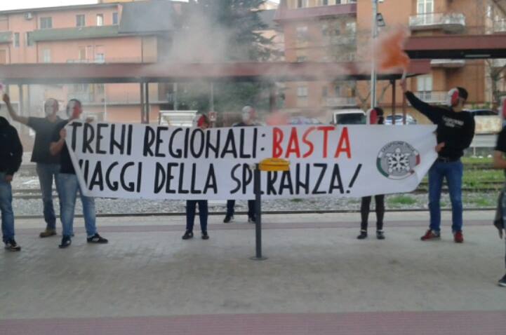 Trasporti ferroviari, blitz di CasaPound alla stazione di Isernia