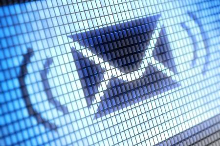 Sbircia nella mail dell’ex fidanzata, denunciato