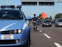 Termoli, ladro inseguito si lancia dall’auto in corsa
