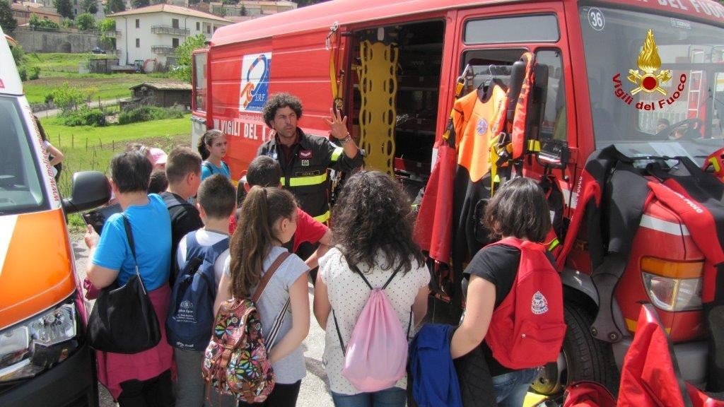 Protezione Civile, ragazzi a lezione dai vigili