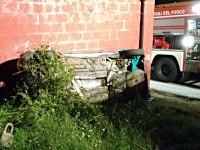 Schianto mortale nella notte, arrestato con l’accusa di omicidio stradale il 25enne che era alla guida dell’auto