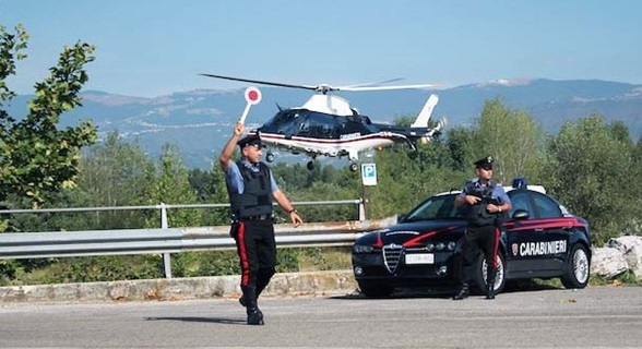 Fa ricaricare la Poste Pay e poi si dà alla fuga, 30enne denunciato