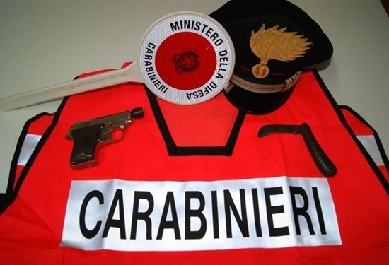Minaccia l’amico con una finta pistola, arrestato un 30enne