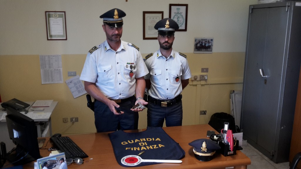Arma nel bagagliaio, 40enne pluripregiudicato finisce in carcere