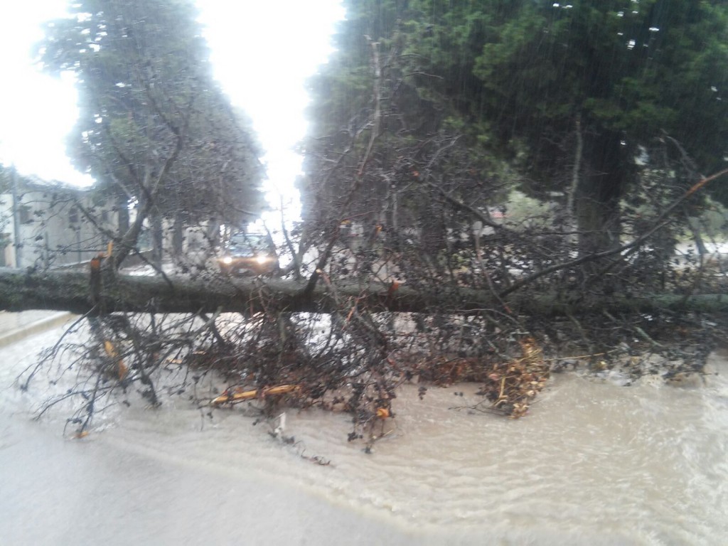 Maltempo, scatta l’allarme anche per oggi