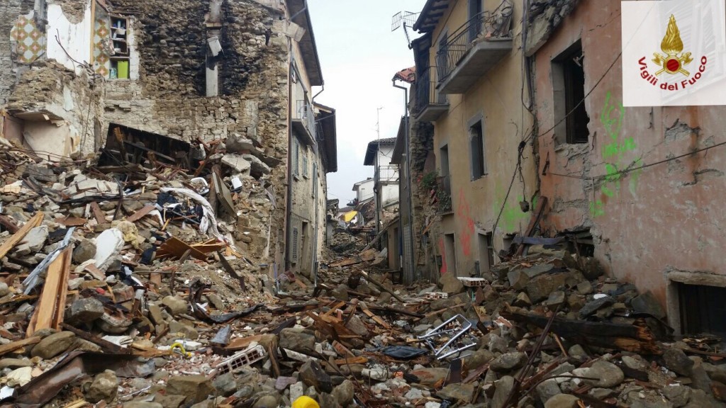 Sisma, vigili del fuoco molisani al lavoro per ‘salvare’ gli edifici rimasti in piedi