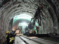 Lo stato di avanzamento dei lavori e inizio scavo del tunnel per la linea ferroviaria Torino-Lione nel cantiere TAV a Chiomonte, Torino,12 Novembre 2013 ANSA/ ALESSANDRO DI MARCO