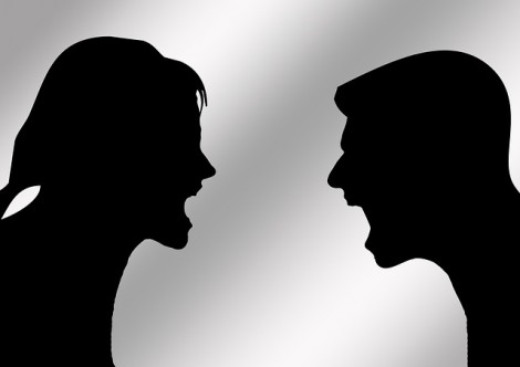 Eredità contesa, zio aggredisce e manda in ospedale il nipote