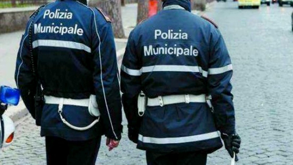 Maximulta al commerciante: 5mila euro perché usa le vecchie buste in PVC