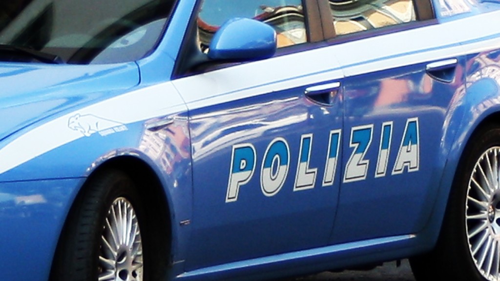 Pregiudicati in giro per la città allontanati dalla polizia