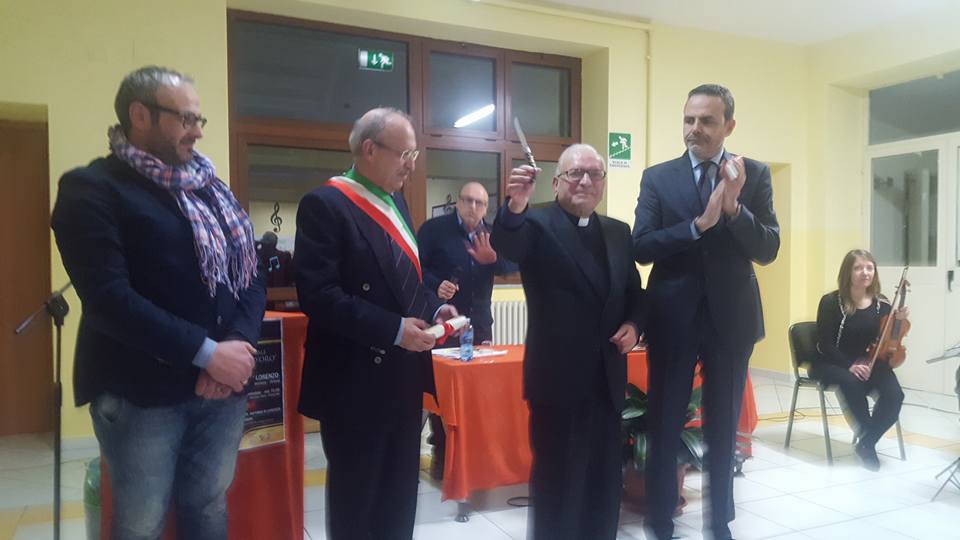 Frosolone, cittadinanza onoraria e premio “Coltello d’oro” a don Antonio Di Lorenzo