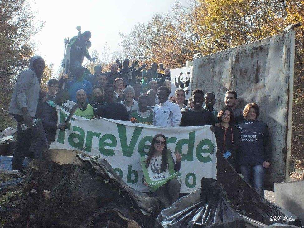 Campobasso, migranti e volontari insieme per ripulire Monte Vairano