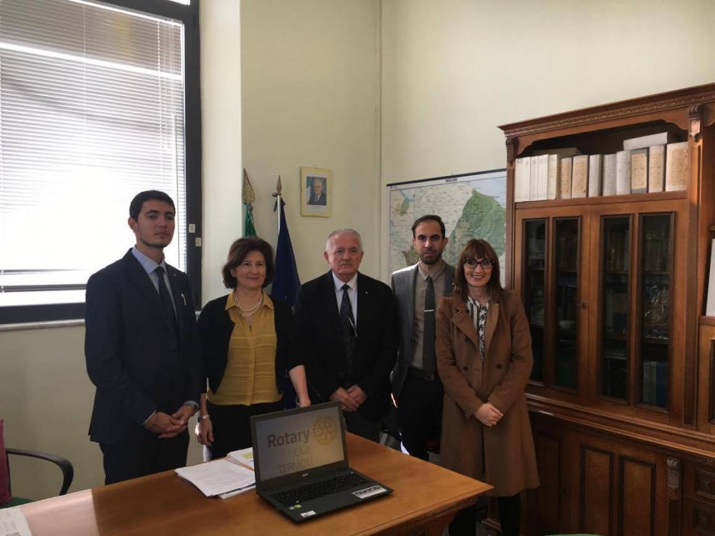 Il Rotary di Termoli dona computer portatili alle scuole