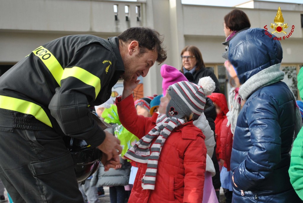 I bimbi di Campobasso consegnano i regali ai loro coetanei di Amatrice